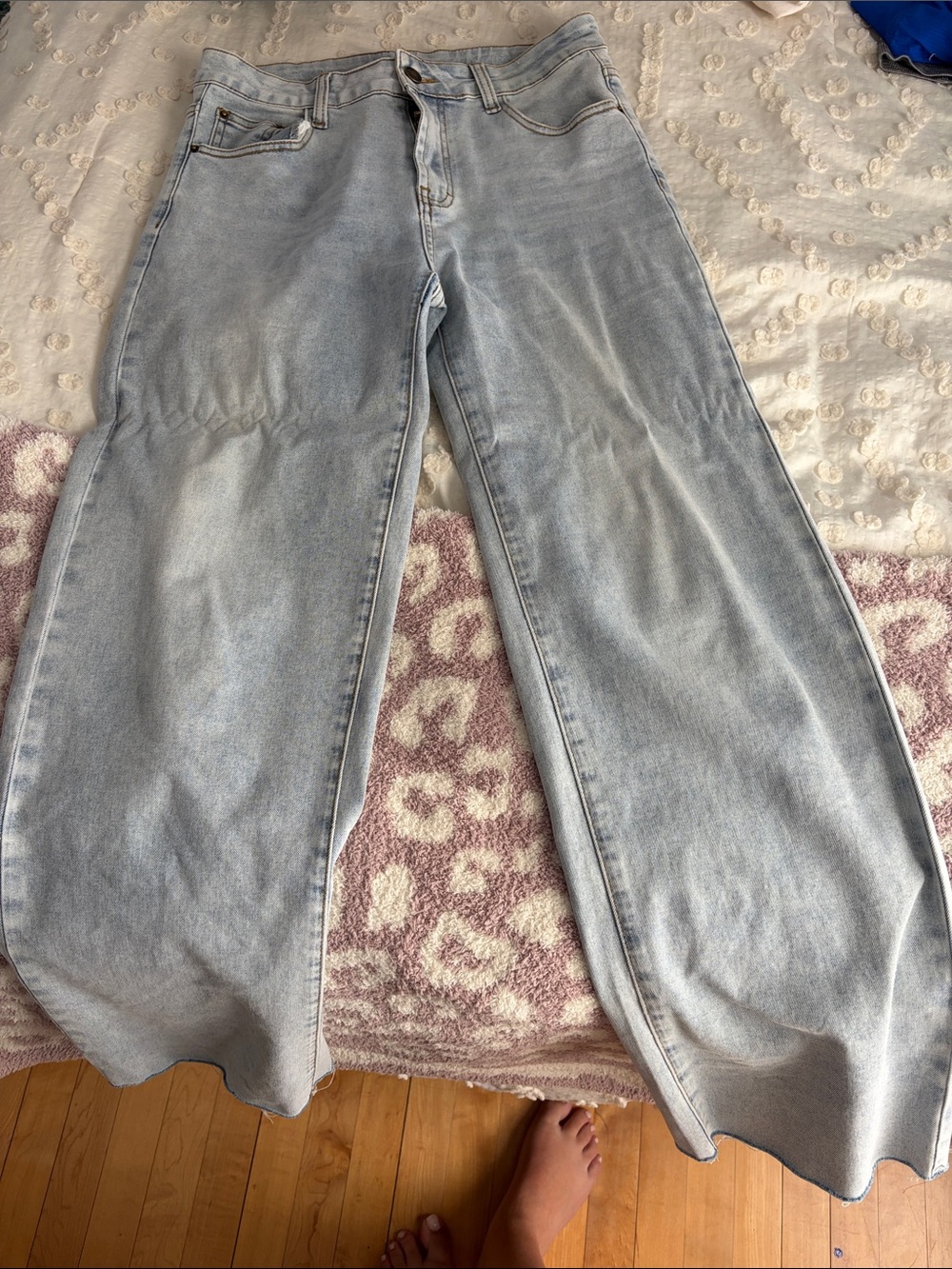 Light Wash Women’s straight-Leg Jeans